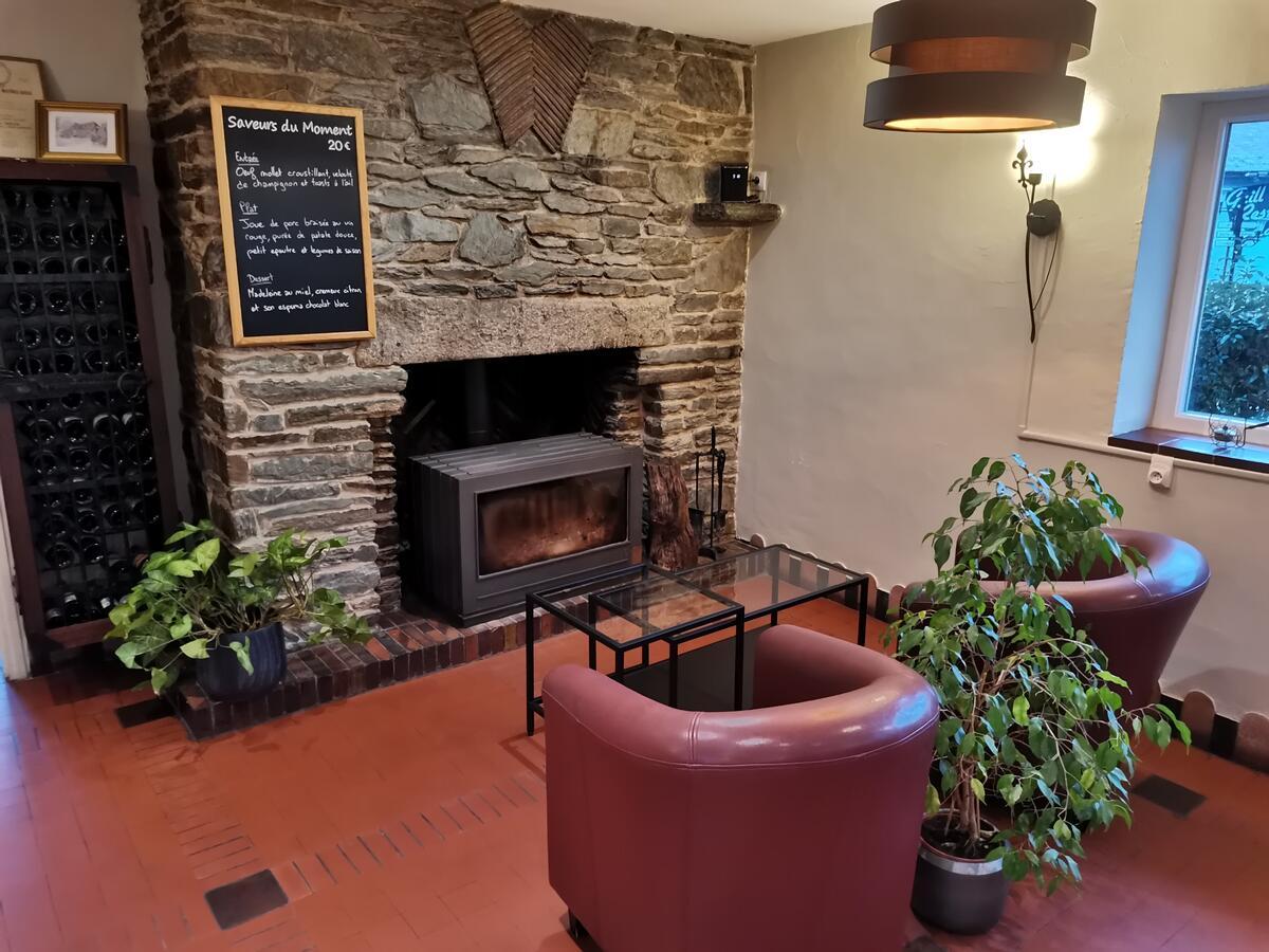 Logis Hotel Le Relais De La Poste Restaurant Le Fil Du Temps Thury-Harcourt-le-Hom Dış mekan fotoğraf