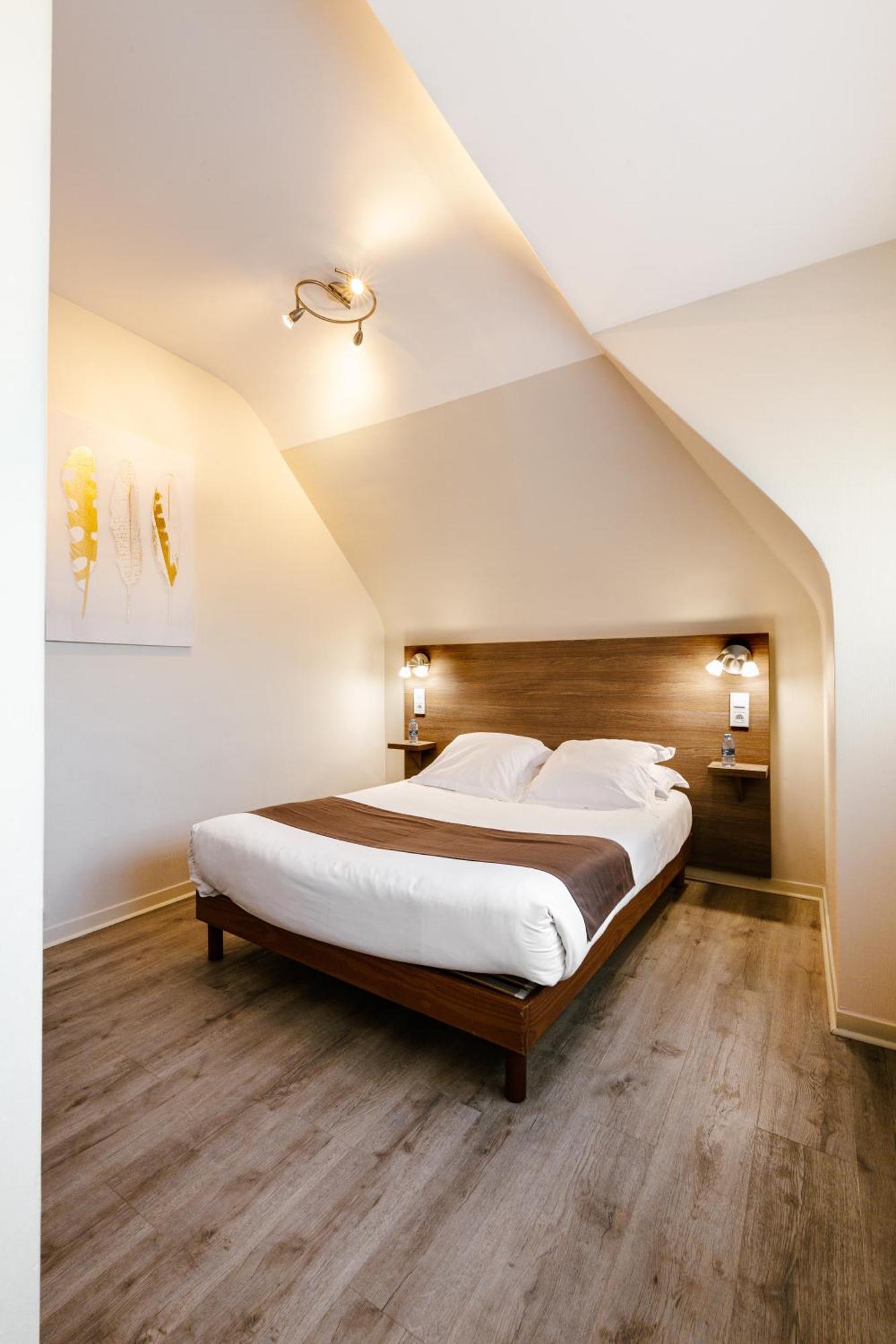 Logis Hotel Le Relais De La Poste Restaurant Le Fil Du Temps Thury-Harcourt-le-Hom Dış mekan fotoğraf