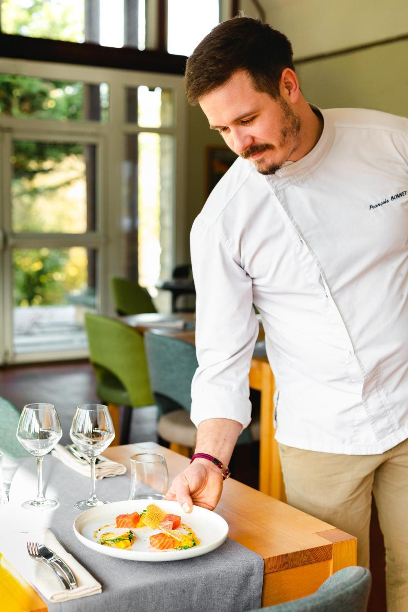 Logis Hotel Le Relais De La Poste Restaurant Le Fil Du Temps Thury-Harcourt-le-Hom Dış mekan fotoğraf