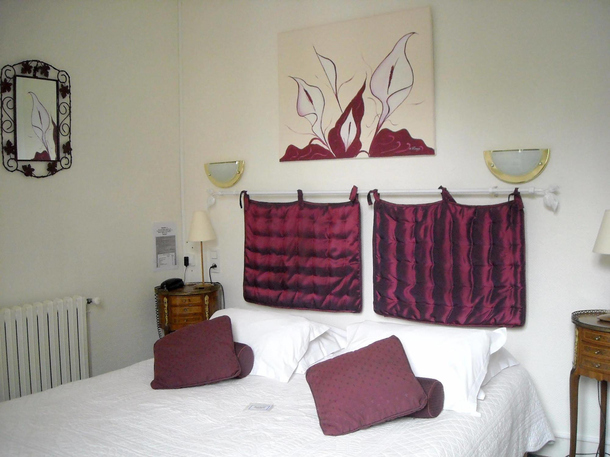 Logis Hotel Le Relais De La Poste Restaurant Le Fil Du Temps Thury-Harcourt-le-Hom Dış mekan fotoğraf