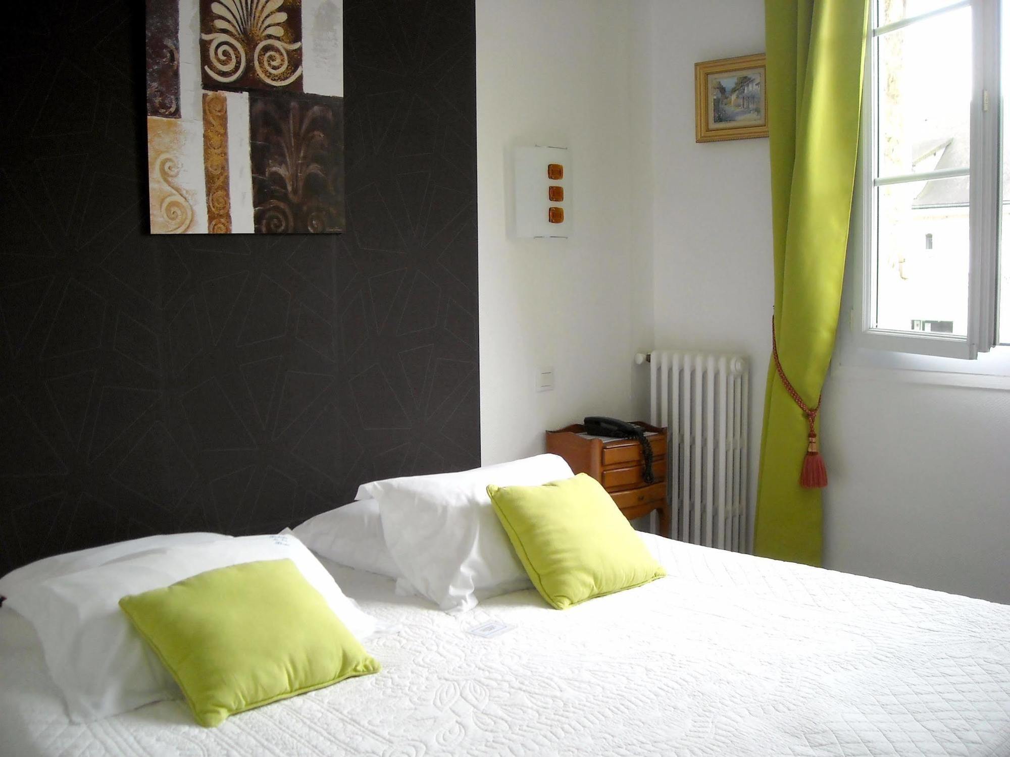 Logis Hotel Le Relais De La Poste Restaurant Le Fil Du Temps Thury-Harcourt-le-Hom Dış mekan fotoğraf