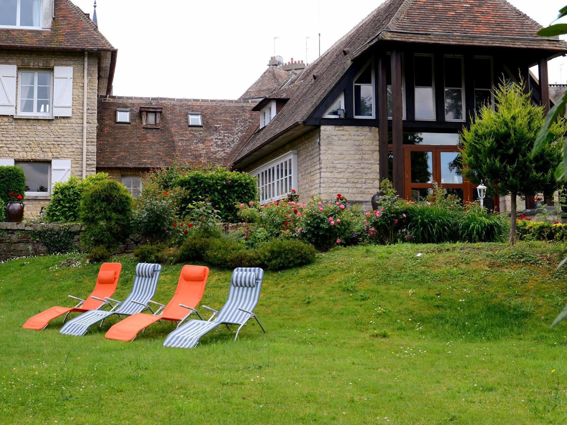Logis Hotel Le Relais De La Poste Restaurant Le Fil Du Temps Thury-Harcourt-le-Hom Dış mekan fotoğraf