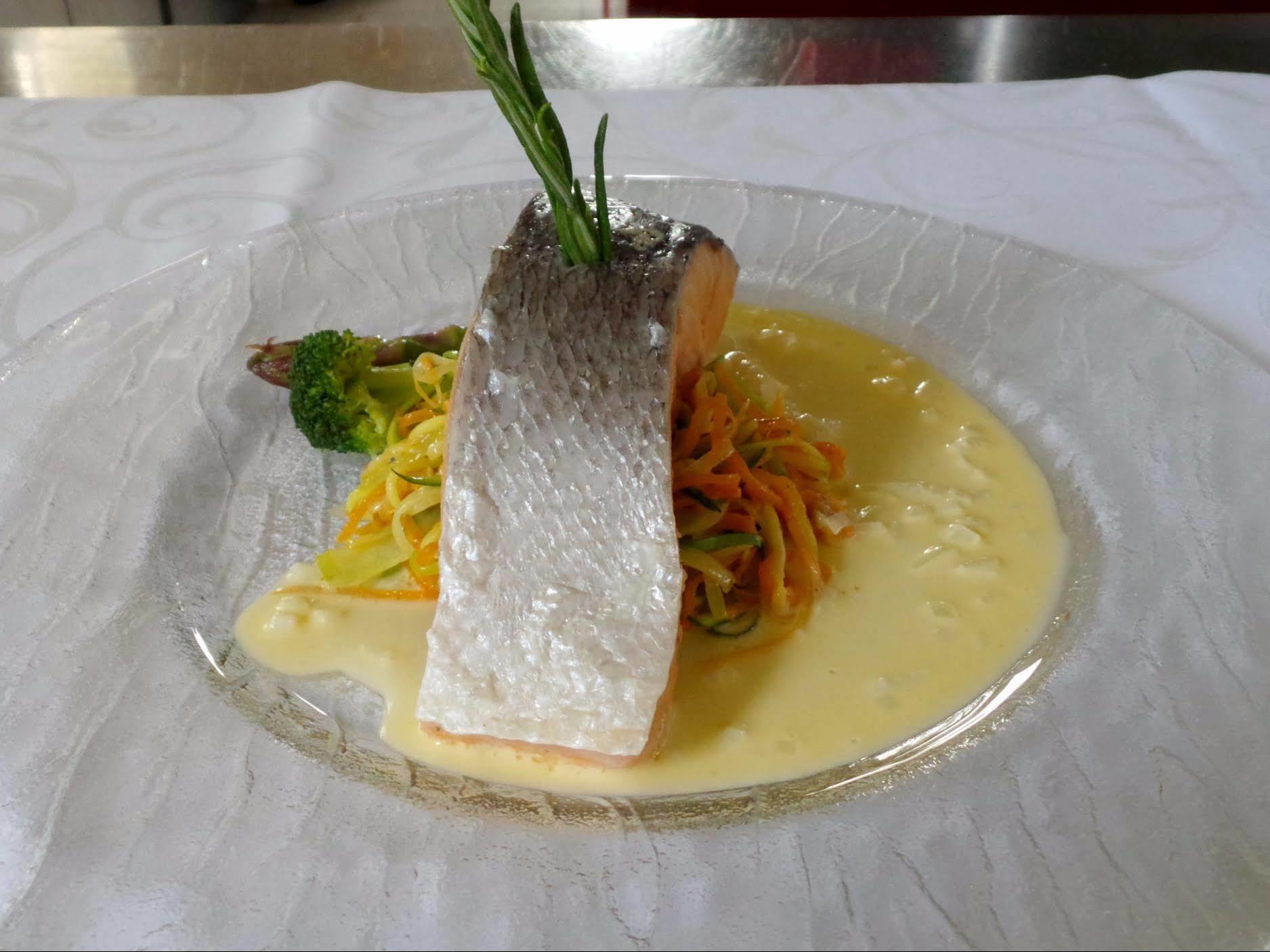 Logis Hotel Le Relais De La Poste Restaurant Le Fil Du Temps Thury-Harcourt-le-Hom Dış mekan fotoğraf