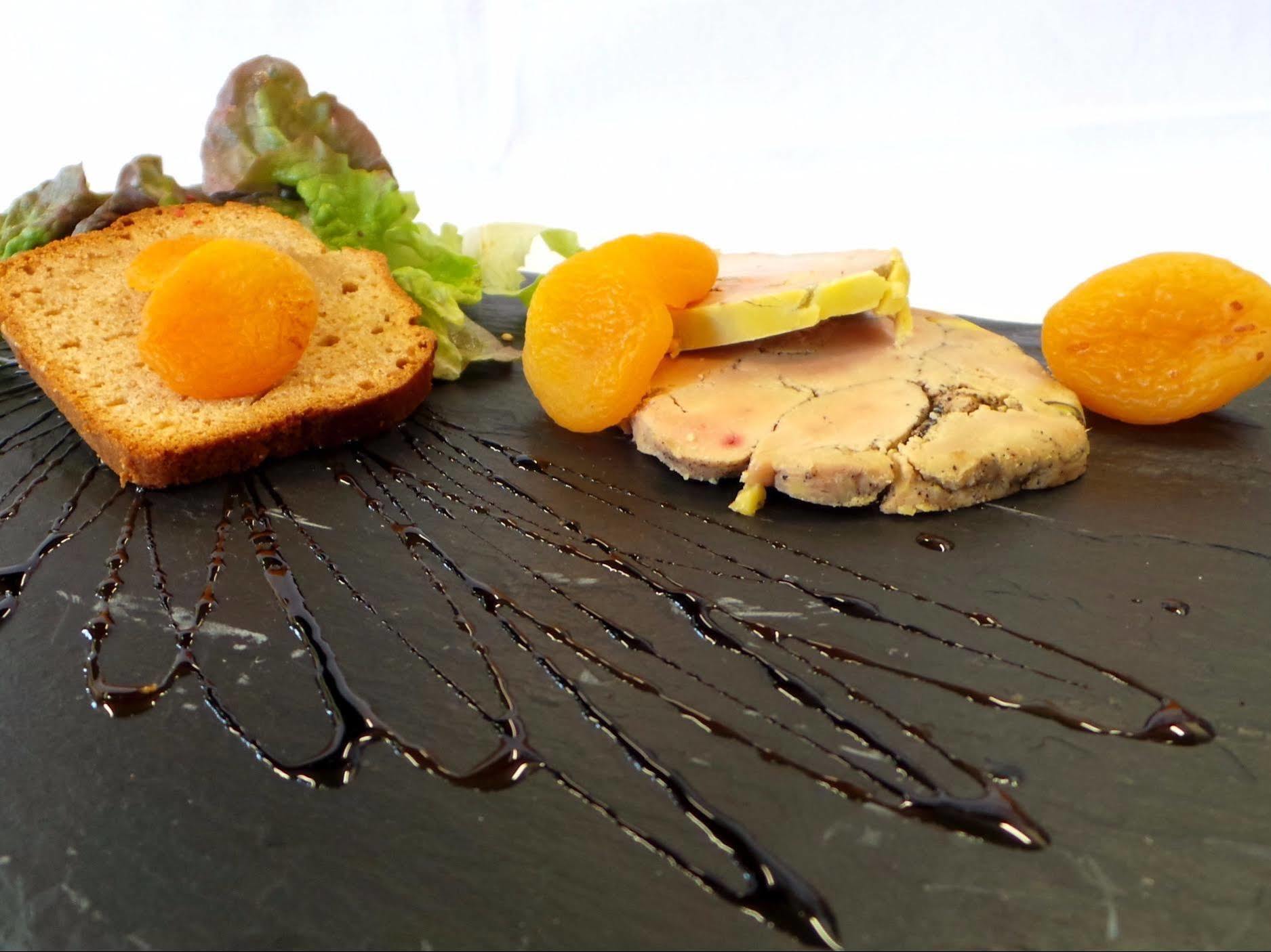 Logis Hotel Le Relais De La Poste Restaurant Le Fil Du Temps Thury-Harcourt-le-Hom Dış mekan fotoğraf