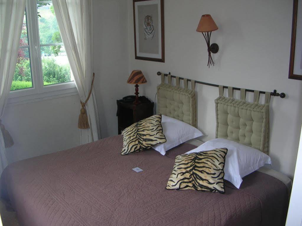 Logis Hotel Le Relais De La Poste Restaurant Le Fil Du Temps Thury-Harcourt-le-Hom Dış mekan fotoğraf