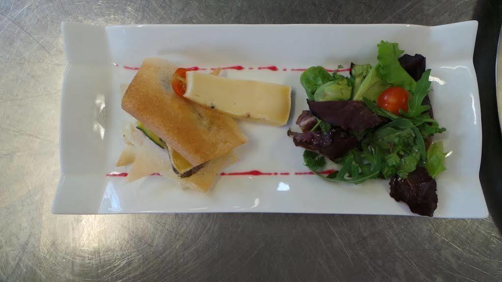 Logis Hotel Le Relais De La Poste Restaurant Le Fil Du Temps Thury-Harcourt-le-Hom Dış mekan fotoğraf