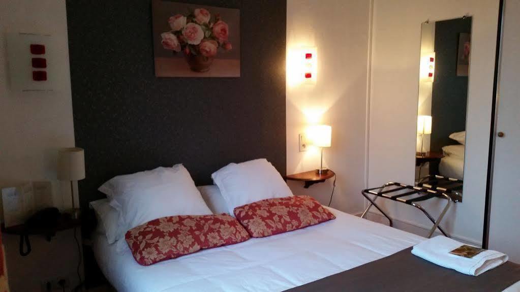 Logis Hotel Le Relais De La Poste Restaurant Le Fil Du Temps Thury-Harcourt-le-Hom Dış mekan fotoğraf