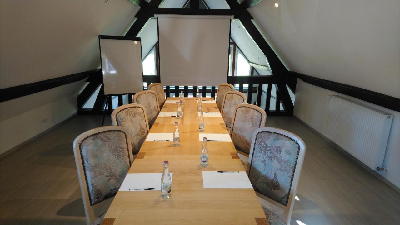 Logis Hotel Le Relais De La Poste Restaurant Le Fil Du Temps Thury-Harcourt-le-Hom Dış mekan fotoğraf
